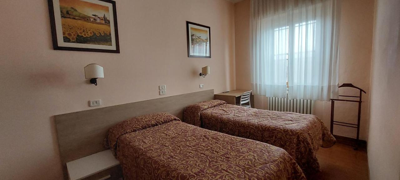 Hotel Lea グロッセート エクステリア 写真